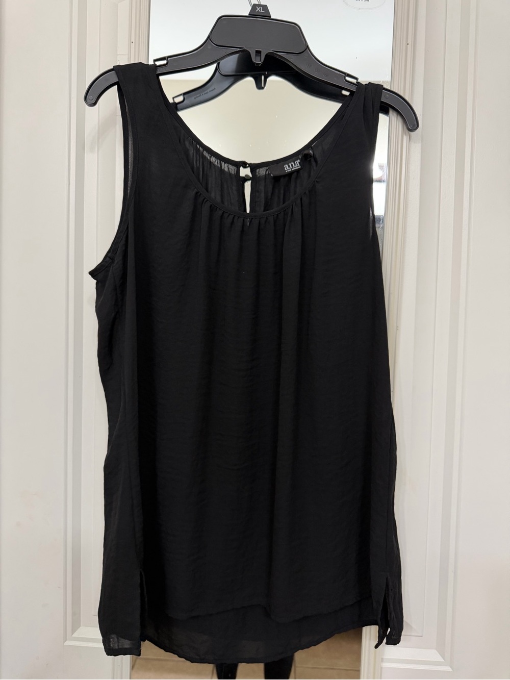 a.n.a Black Sleeveless Scoop Neck Camisole